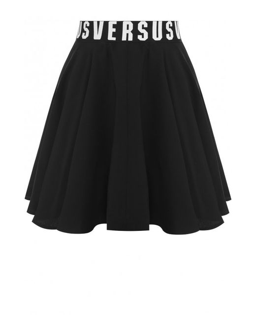 Versus Однотонная мини-юбка в складку с логотипом бренда