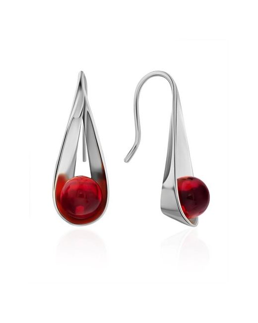 Amberholl Необычные серьги-крючки из серебра и цельного янтаря красного цвета Лея