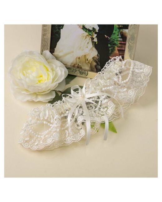 Свадебная мечта Широкая подвязка невесты на свадьбу и фотосессию Милена из кружева айвори с вышивкой атласным бантиком жемчужным декором