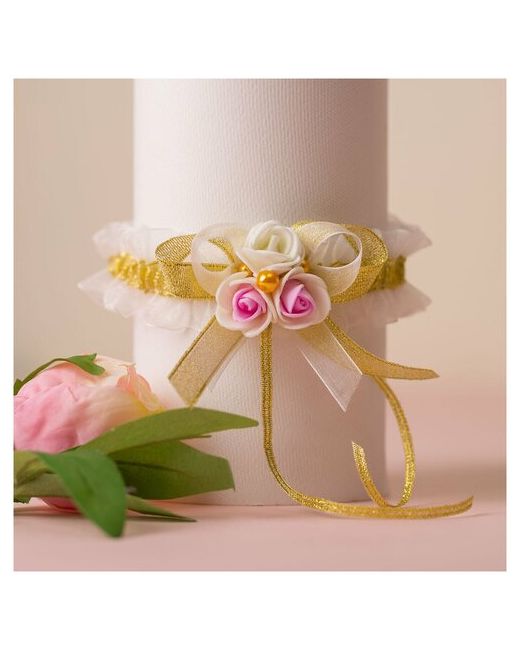 Свадебная мечта Подвязка на свадьбу для невесты Золотой стиль из белой капроновой ленты с золотой тесьмой и бантом латексными розами белого розового оттенков