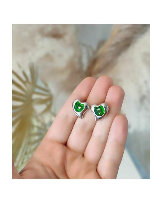 Filimati серьги-гвоздики в форме сердца с зеленым камнем из смолы