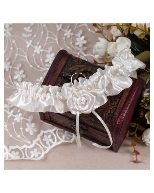 Свадебная мечта Узкая свадебная подвязка для новобрачной Портофино из атласа кремового цвета с атласными розами ленточками и жемчужными бусинами айвори