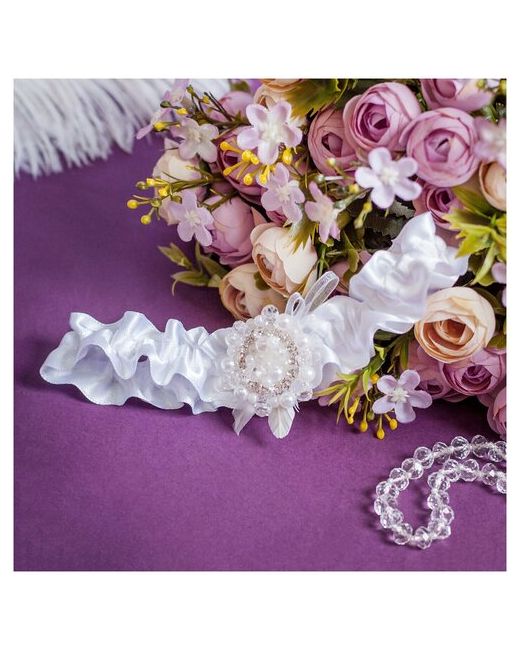 Свадебная мечта Узкая свадебная подвязка для невесты Королевская из белого атласа с брошью хрустальных и жемчужных бусин