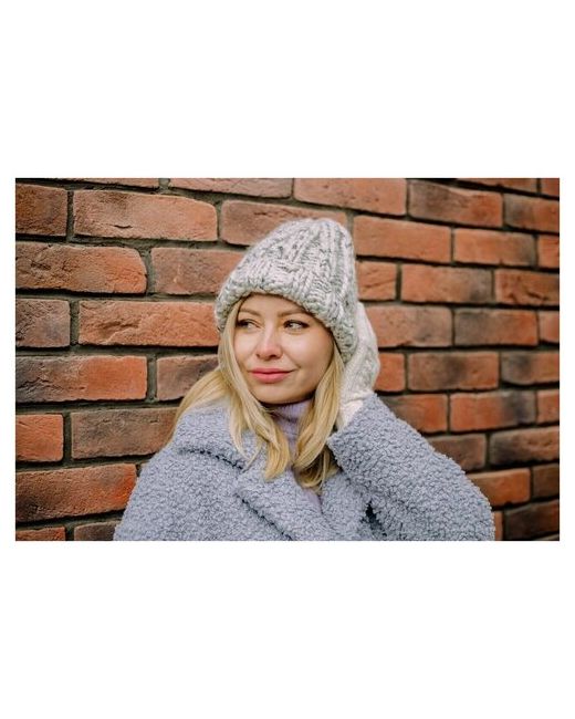 Danilova knitwear Шапка вязаная из 100 шерсти белый с вкраплениями