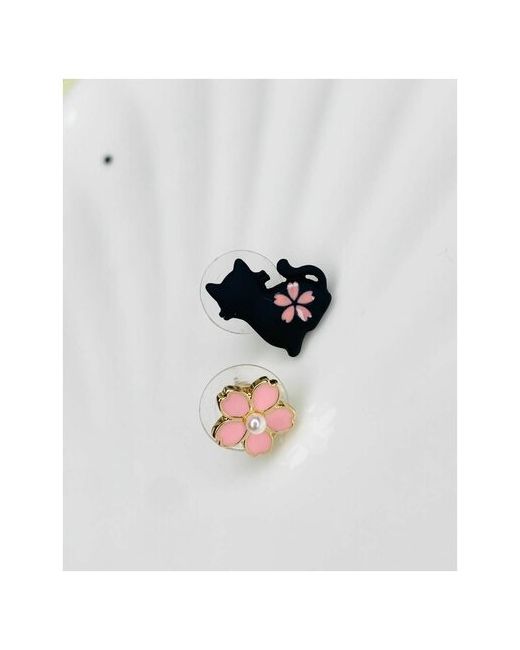 AcFox Бижутерия Сережки для девочек серьги гвоздики ассиметричные черная кошка и розовый цветок