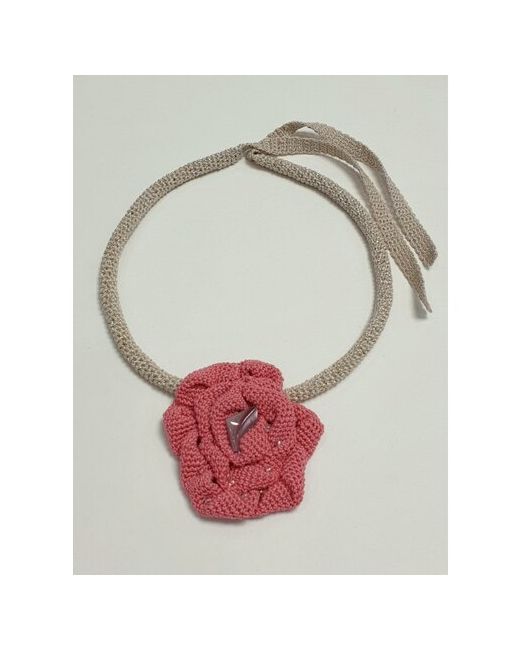 Pan-Tan Колье вязаное с розовым цветком украшение на шею