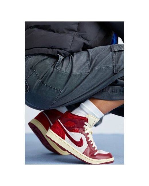 Nike Jordan Brand Кроссовки размер 7 экрю красный