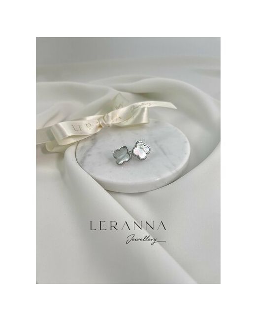 Leranna Серьги с натуральным перламутром Клевер перламутр размер/диаметр 15 мм серебряный белый