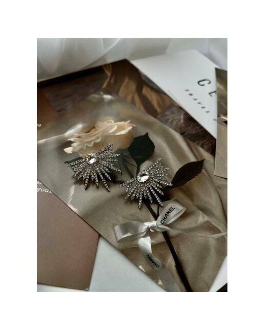 CHEPIKOVA accessories Серьги пусеты со стразами бижутерия фианит циркон размер/диаметр 30 мм серебряный