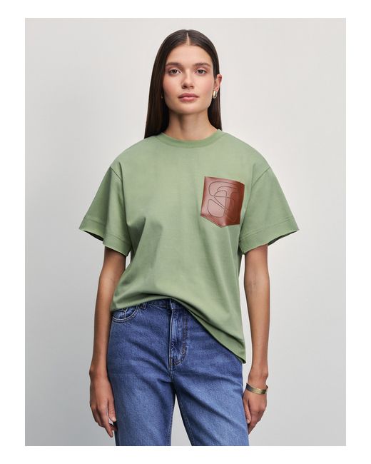 Zarina Свободная футболка с кожаным карманом